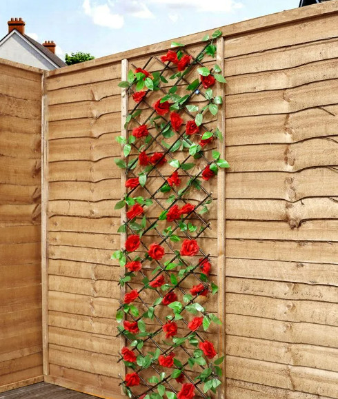 Solar Light Red Flower on Trellis D